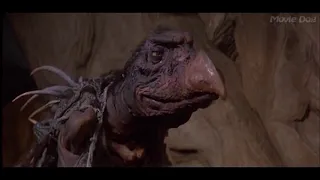 Chancellor Expelled from The Castle - The Dark Crystal 1982 (06)
