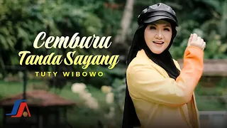 Tuty Wibowo - Cemburu Tanda Sayang (Official Music Video)