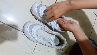 Nabila Nur Oktaviani (23) || How To Tie Shoelaces