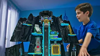 Batman, Bat-Tech Batcave, Giant Transforming Playset with Exclusive