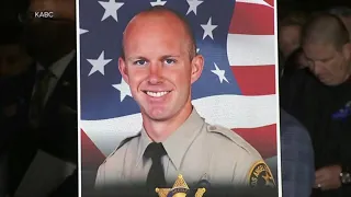 Mom of slain sheriff's deputy devastated DA isn't pursuing death penalty: 'How dare you'