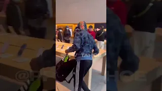 Thieves hit Apple store in Palo Alto on Black Friday