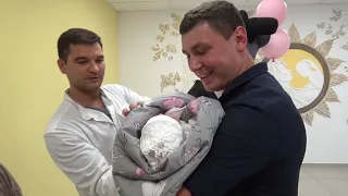 Выписка из роддома  (Семья Лукьяновых 12 августа 2019 г)