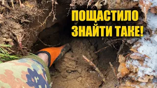 Ще ніколи такого не знаходив! Все було в одному місці біля старої дороги. Коп з металошукачем