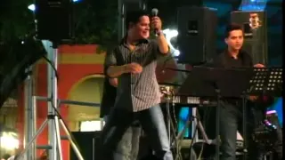 Rey Ruiz cantando "NO ME ACOSTUMBRO" en Salinas, Puerto Rico(2010)