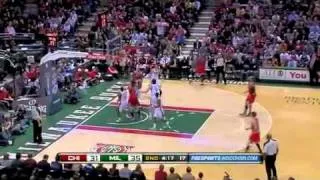 Derrick Rose crosses Brandon Jennings