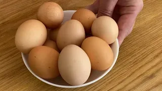 The perfect recipe for cooking chicken eggs for breakfast! A healthy, quick and very tasty recipe!