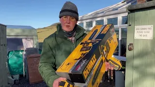 Dewalt DCM575N chainsaw unboxing and converting logs for the lathe