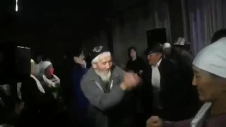 Казакша прикол.шал зажигает👳🎅👴