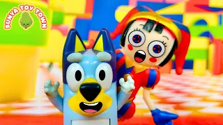 BLUEY and Pomni Enter the Amazing Digital Circus 🎪 | Pretend Play with Bluey Toys