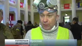 З прилеглих до Майдану будівель евакуйовують людей