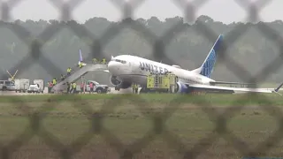 United flight has landing issue at Bush Airport | WATCH LIVE