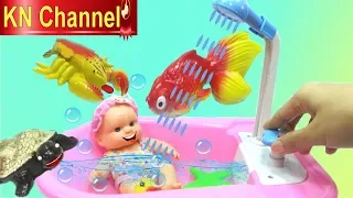 ĐỒ CHƠI NHÀ TẮM BÚP BÊ ĐI TẮM BIỂN VÀ BẮT CÁ BẮT TÔM Bathtime How to Bath a Baby Doll Kids toys