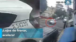 Taxista atropella a ciclista y se lo lleva en el cofre