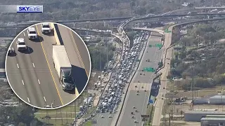 Standoff with driver of 18-wheeler blocks all lanes of I-10 East Freeway