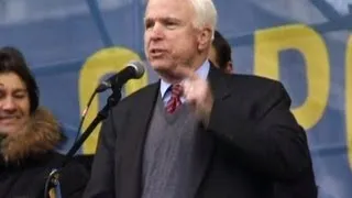 Senators John McCain and Chris Murphy address Ukraine protesters