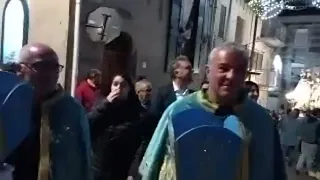 Carmelo Barba trasmette  processione  Madonna delle Vanelle iin Via Santa Maria Annunziata MUSSOMELI