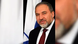 Israeli defense minister resigns