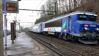 RER C/Transilien N/Transilien U/FRET/TER/Intercité en gare de Saint-Cyr.