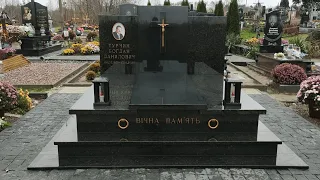 Вишуканий двійний пам'ятник з закордонного граніту та букинського габра. Виробник компанія "Спокій".