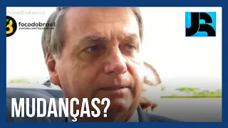 Um dia após atraso no resultado das eleições, Bolsonaro volta a falar em voto impresso