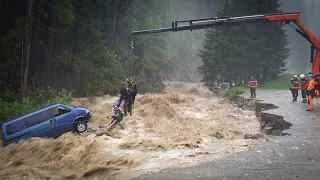 Flash flood in Nakhon Si Thammarat (Thailand) cause 23 districts submerged in seawater