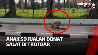 MENGHARUKAN! Tetap Salat Meski di Trotoar, Penjual Donat Ini Rupanya Anak SD | tvOne Minute