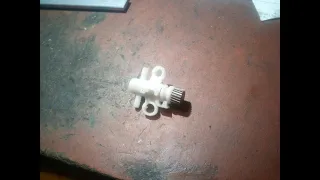 Никогда не покупайте маслонасос электропилы. Never buy an electric saw oil pump.