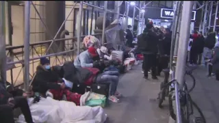 Migrants fight to stay at Manhattan hotel