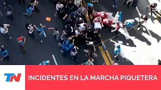 Empujones, caídas y corridas: así fueron los incidentes entre los manifestantes y la policía