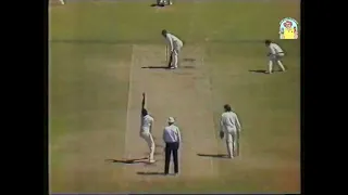 Umpire Robin Bailache unbelievable brain fade 2nd Test at the WACA 1988/89.