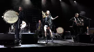 PJ Harvey - Chain of Keys (Gasometer Wien 10.8.2017)