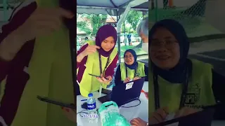 Gadis Melayu Fasih Berbahasa Mandarin Bantu ‘Aunty’ Masa Pilihan Raya, “Terbaik Dik”