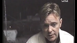 New Order (Spooky) - 'First Look', MTV Europe, 11/12/93 (Bernard Sumner)