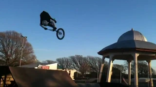 Alex Coleborn 'worlds first' barrel roll whip 2010!