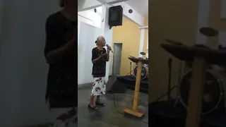 Cantora Hozana da Dupla Jair e Hozana ao vivo