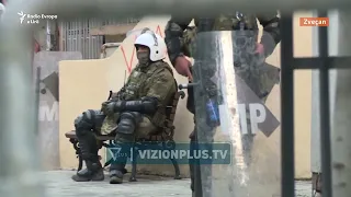 Serbët vijojnë protestat/ SHBA kërkon nga Kosova dhe Serbia që të ulin tensionet - Vizion Plus