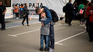 Live: Civilians attempt evacuation from Ukraine’s besieged Mariupol • FRANCE 24 English