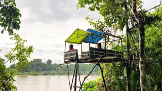 Camping hujan deras - membangun rumah pohon pinggir sungai besar