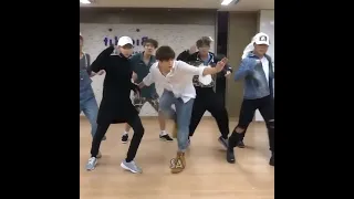 BTS Baepsae funny dance of suga & jk wait for Vhope moment 🤣#shorts