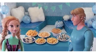 Elsa's birthday party with the Disney princesses, presents, surprises and real tiny food and cake