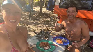 RECEITA da tainha na brasa | VANLIFE REAL | Carol Kunst e João Rauber