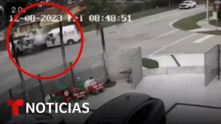 En video: Una camioneta y una furgoneta chocan aparatosamente en Miami | Noticias Telemundo