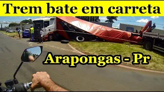 Acidente de trem com carreta carregada de pneus em Arapongas - Paraná 22/02/2021