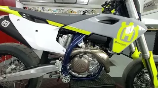 A tour of whats new on the 2023 Husqvarna FS450 supermoto bike.