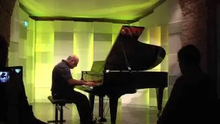 2013 Tony Cicoria is performing his "Lightning-Sonata" at Mozart House in Vienna