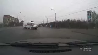 ДТП с каретой скорой помощи. Мурманск. 24.10.2015