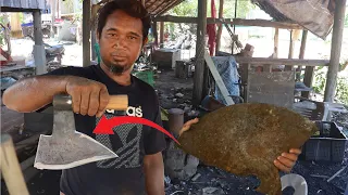 Amazing Blacksmith | Strange Axe | The smart makes a big strange axe from a piece tractor's disc