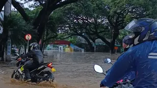 Gran #inundacion hoy al Norte de Cali por chipichape, las vías colapsadas debido al Aguacero