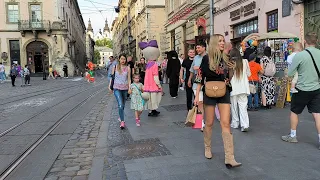 Львів 2024: Площа Ринок і центр Львова ввечері Lviv city walk